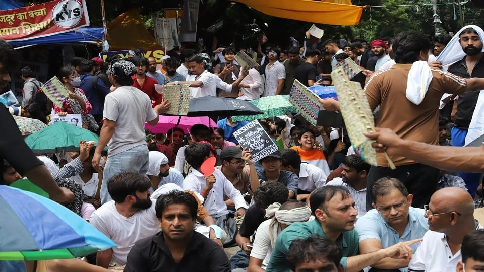 आंदोलन की गूंज घर-घर तक पहुंची, अभिभावकों और छात्रों ने जताई चिंता