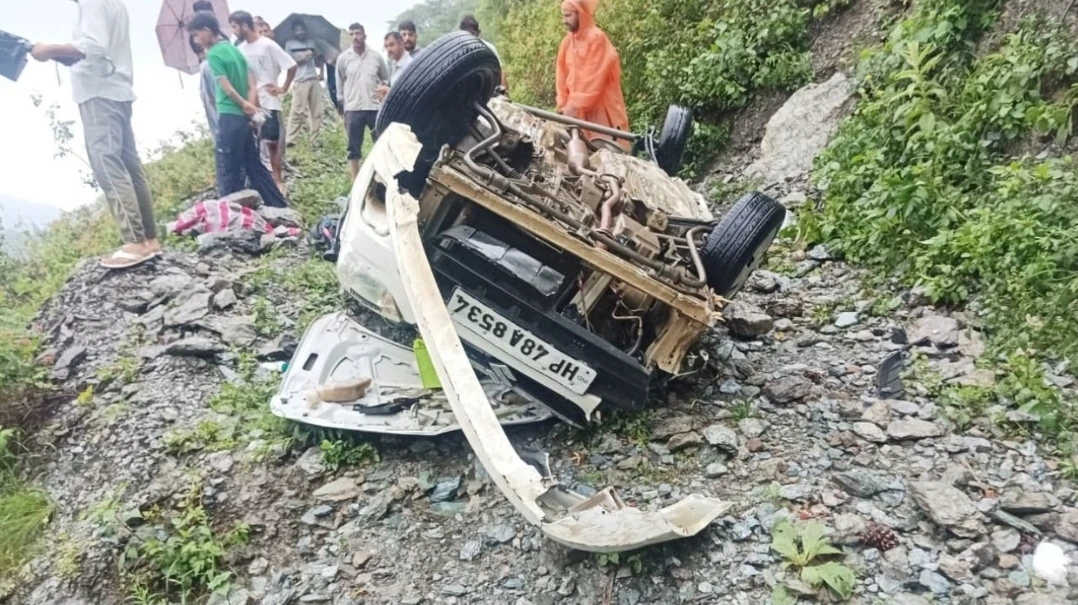 हिमाचल में दर्दनाक सड़क हादसा: भरमौर-पठानकोट हाईवे पर खाई में गिरी कार, एक ही परिवार के पांच लोगों की मौत