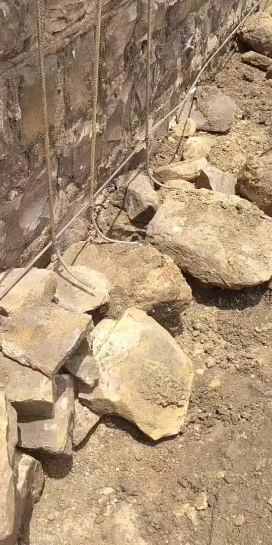 फतेहगढ़ कलोरा डैम की मरम्मत पर ग्रामीणों का हंगामा, घटिया निर्माण का आरोप; ठेकेदार मौके से चला गया