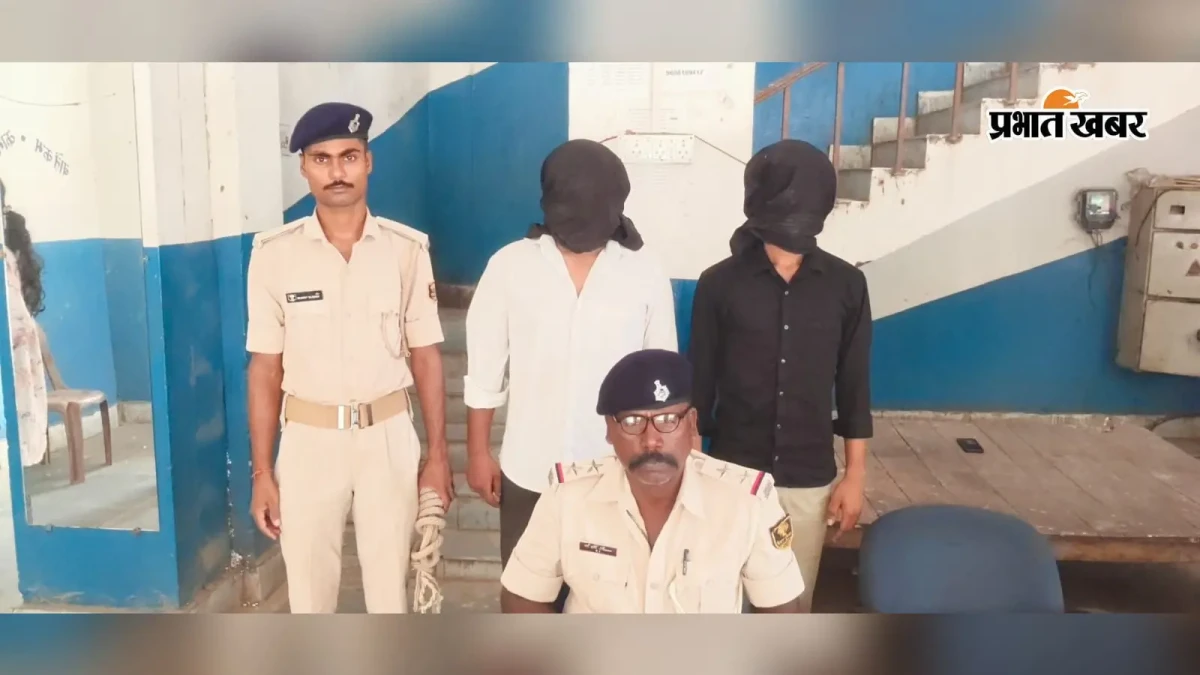 TWO SMUGGLERS ARRESTED WITH 35.15 GRAMS OF SMACK