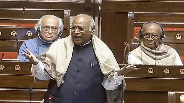 मानसून सत्र: मनुस्मृति पर खरगे की टिप्पणी से राज्यसभा में हंगामा, बयान का हिस्सा रिकॉर्ड से हटाया गया