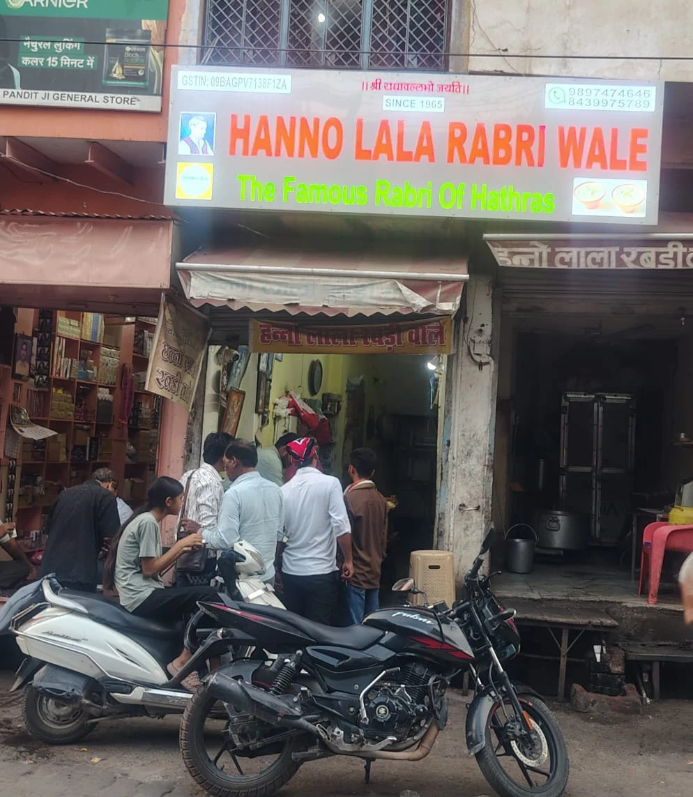 मिठाई व्यापारी ने एसपी से लगाई गुहार, ₹50 हजार महीना चौथ मांगने और जान से मारने की धमकी का आरोप