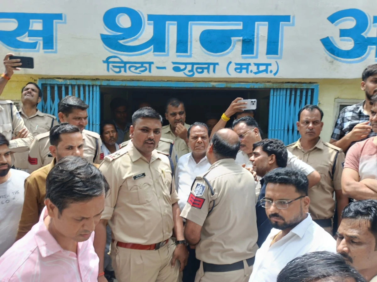 मुनिश्री से कथित अभद्रता पर जैन समाज में आक्रोश, थाने का घेराव; दो महिलाओं पर मामला दर्ज