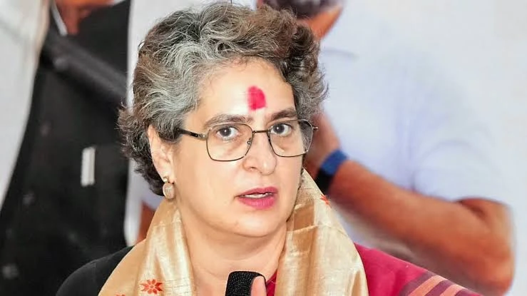 हॉकी टीम की जर्सी के रंग पर प्रियंका गांधी का हमला, सरकार और आरएसएस पर साधा निशाना