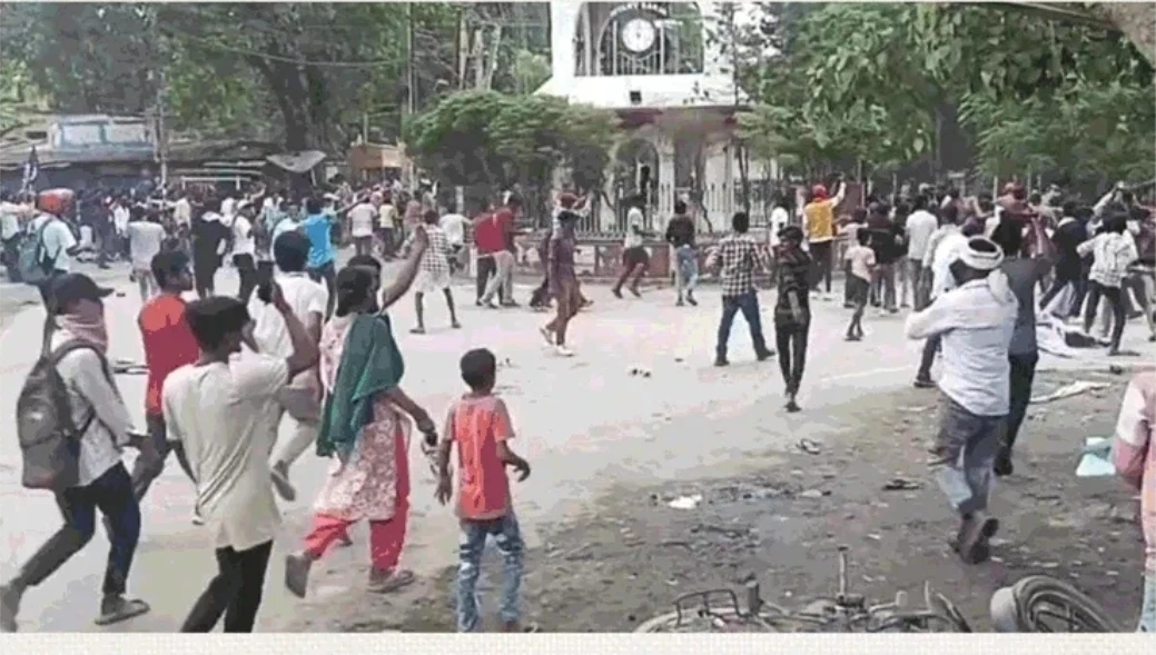 सीतामढ़ी में बवाल, प्रदर्शनकारियों पर लाठीचार्ज; बिहार बंद के बीच कई जिलों में तनाव, प्रधान के इस्तीफे पर जश्न