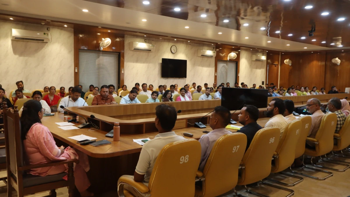आयुष विभाग की समीक्षा बैठक में सीडीओ सख्त, चिकित्सालयों में बेहतर स्वास्थ्य सेवाएं सुनिश्चित करने के निर्देश