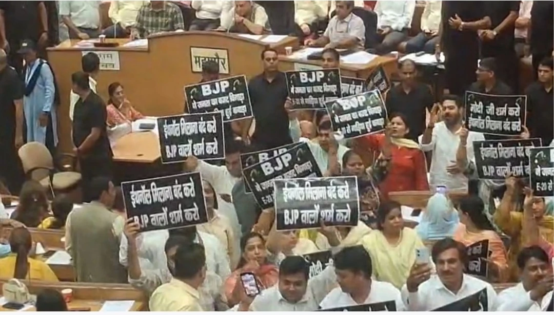 ई-20 के विरोध में एमसीडी सदन में हंगामा, आप पार्षदों के विरोध के बीच बैठक स्थगित