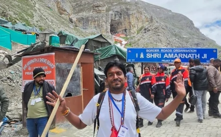55 दिन, 1700 किमी पदयात्रा के बाद बाबा बर्फानी के दरबार पहुंचे दिनेश शर्मा 'स्नेही'