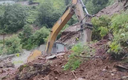 यमुनोत्री हाईवे का 100 मीटर हिस्सा बहा, हनुमान चट्टी में गिर रहे पत्थर; यात्रा प्रभावित
