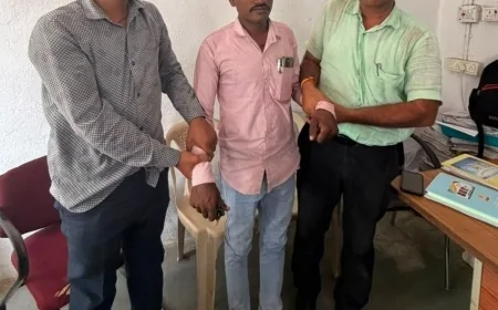 राजगढ़ में लोकायुक्त की बड़ी कार्रवाई: 10 हजार रुपये की रिश्वत लेते रोजगार सहायक रंगे हाथ गिरफ्तार