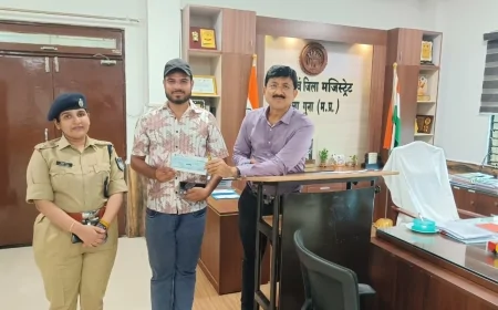 कलेक्टर ने रेडक्रॉस के माध्यम से दी 10 हजार रुपये की आर्थिक सहायता
