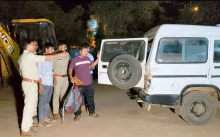 गुना हादसे में घायल वृद्ध की हालत नाजुक, भोपाल रेफर; तस्करों की कार का नंबर आया सामने