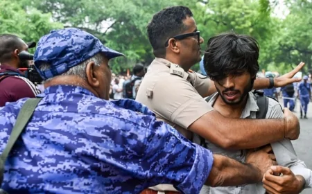 सड़क से संसद तक सियासी संग्राम: अमित शाह से मिले धर्मेंद्र प्रधान, CJP प्रदर्शन के बीच कई सपा सांसद हिरासत में