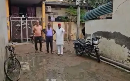 हरदोई की बदहाली का जिम्मेदार कौन? नघेटा पूर्वी की जर्जर गलियों को लेकर सपा नेता रामज्ञान गुप्ता ने उठाए सवाल