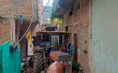 देह व्यापार की आरोपी के अवैध मकान पर चला बुलडोजर, नगर पालिका की बड़ी कार्रवाई