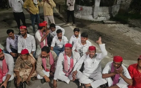 राहुल गांधी व अखिलेश यादव को हिरासत में लेने पर कार्यकर्ताओं का फूटा गुस्सा, हरदोई में सपा-कांग्रेस का प्रदर्शन