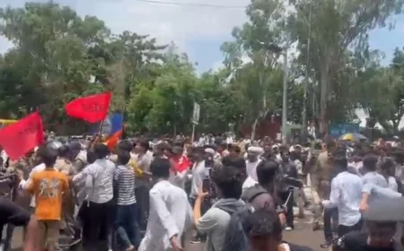पटना में पेपर लीक के विरोध में उग्र प्रदर्शन, छात्रों और पुलिस में झड़प; आंसू गैस व वाटर कैनन का इस्तेमाल
