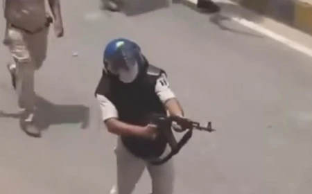 छात्र प्रदर्शन के दौरान AK-47 से फायरिंग का वीडियो वायरल, पुलिसकर्मी निलंबित; विभागीय जांच शुरू