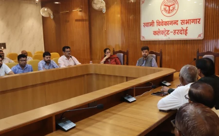 किसानों को आधुनिक तकनीकों से जोड़कर बढ़ाएं आय, योजनाओं का लाभ समयबद्ध पहुंचाएं: अनुनय झा