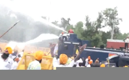 चंडीगढ़ में अमृतपाल समर्थकों का प्रदर्शन, बैरिकेड तोड़े; पुलिस ने वाटर कैनन का किया इस्तेमाल