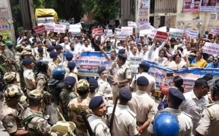 नीट पेपर लीक के विरोध में बिहार बंद के दौरान कई जिलों में हिंसा, पटना में लाठीचार्ज; आरा स्टेशन पर हंगामा