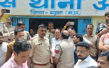 मुनिश्री से कथित अभद्रता पर जैन समाज में आक्रोश, थाने का घेराव; दो महिलाओं पर मामला दर्ज