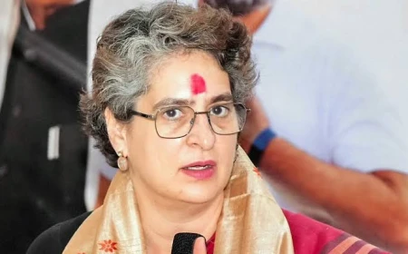 हॉकी टीम की जर्सी के रंग पर प्रियंका गांधी का हमला, सरकार और आरएसएस पर साधा निशाना