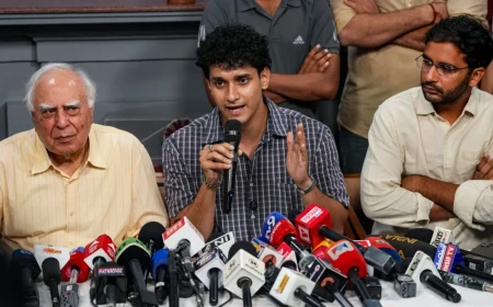 कपिल सिब्बल का बड़ा ऐलान: CJP को लीगल लड़ाई के लिए ₹1 करोड़ की मदद, वकीलों से भी सहयोग की अपील