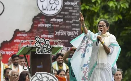 टीएमसी में विवाद जारी: ममता बनर्जी ने चुनाव आयोग से जल्द फैसले की मांग की, प्रतिद्वंद्वी गुट पर जवाब टालने का आरोप