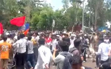 पटना में छात्रों का उग्र प्रदर्शन, पुलिस और मीडियाकर्मियों पर पथराव; सीएम आवास के पास लाठीचार्ज