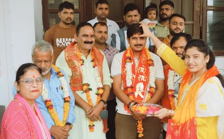 गुरु रविदास जयंती के समरसता संकल्प अभियान के तहत हाथरस से वाराणसी रवाना हुए भाजपा प्रतिनिधि
