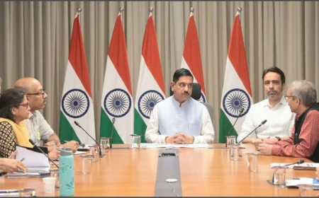 प्रह्लाद जोशी ने संभाला शिक्षा मंत्रालय का कार्यभार, धर्मेंद्र प्रधान के इस्तीफे के बाद मिली अतिरिक्त जिम्मेदारी