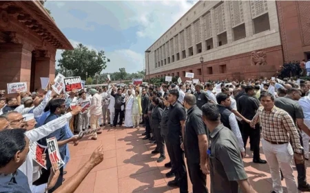 नीट विवाद: फास्ट ट्रैक कोर्ट के फैसले के बाद सियासत तेज, संसद में सरकार-विपक्ष आमने-सामने