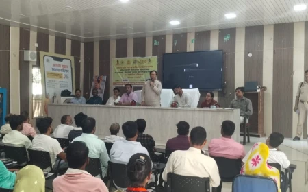 कछौना ब्लॉक सभागार में गूंजे संत रविदास के विचार, दीप प्रज्वलन कर मनाया गया समरसता अभियान