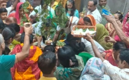 गुरु पूर्णिमा पर मुजफ्फरपुर के मंदिरों में श्रद्धालुओ की भारी भीड़