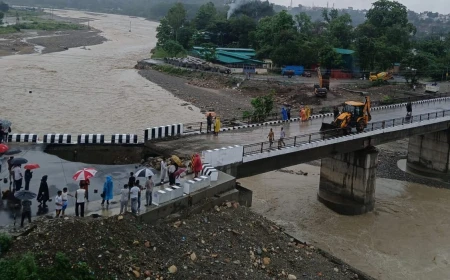 उत्तराखंड में बारिश का कहर: चारधाम यात्रा दो दिन के लिए स्थगित, हाईवे बंद, कई इलाकों में बाढ़ जैसे हालात