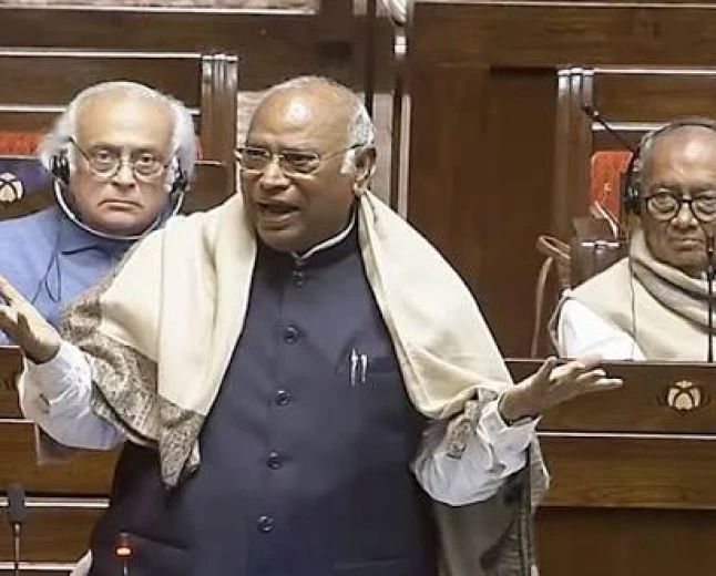 मानसून सत्र: मनुस्मृति पर खरगे की टिप्पणी से राज्यसभा में हंगामा, बयान का हिस्सा रिकॉर्ड से हटाया गया