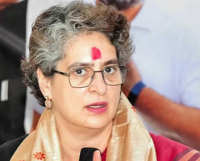 हॉकी टीम की जर्सी के रंग पर प्रियंका गांधी का हमला, सरकार और आरएसएस पर साधा निशाना