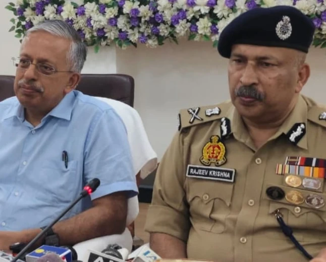 कांवड़ यात्रा में बाधा न आए, अफवाह फैलाने वालों पर हो सख्त कार्रवाई: बरेली समीक्षा बैठक में डीजीपी के निर्देश