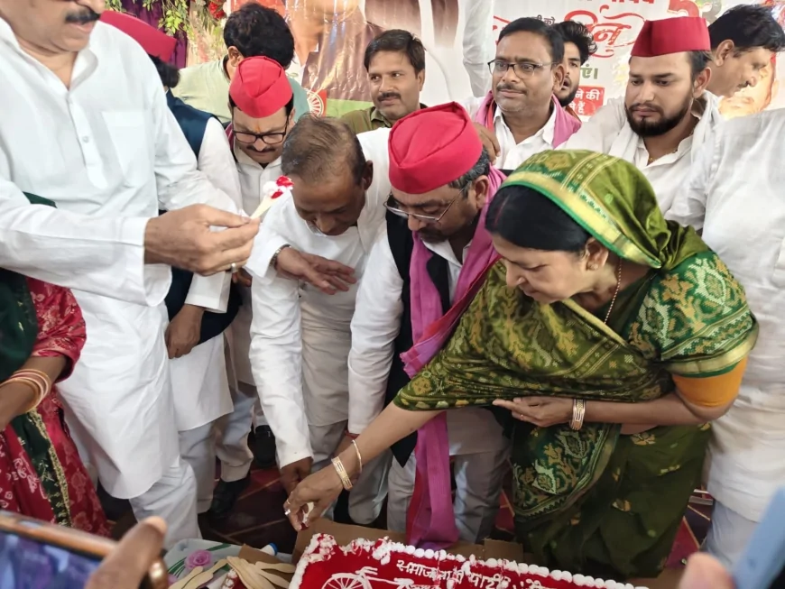 अखिलेश यादव का 53वां जन्मदिन जौनपुर में धूमधाम से मनाया, 2027 में पीडीए सरकार बनाने का लिया संकल्प