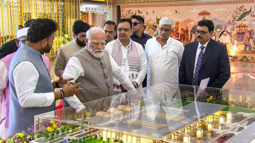 पीएम मोदी पहुंचे पचपदरा, थोड़ी देर में करेंगे राजस्थान की पहली पेट्रोकेमिकल रिफाइनरी का उद्घाटन