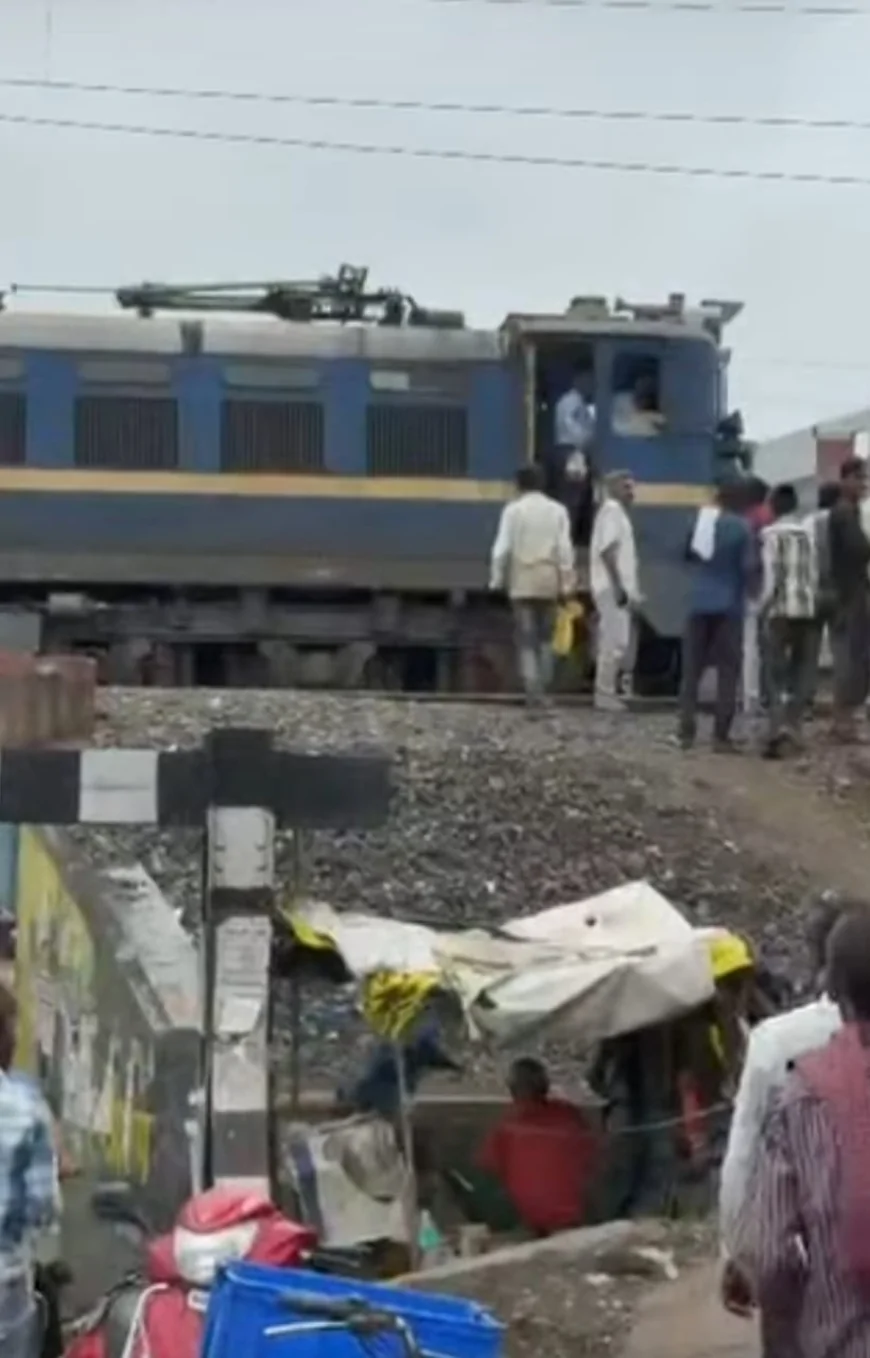 समोसे के लिए रुकी ट्रेन? इंदौर में 'स्वाद' ने लगवाया ब्रेक!