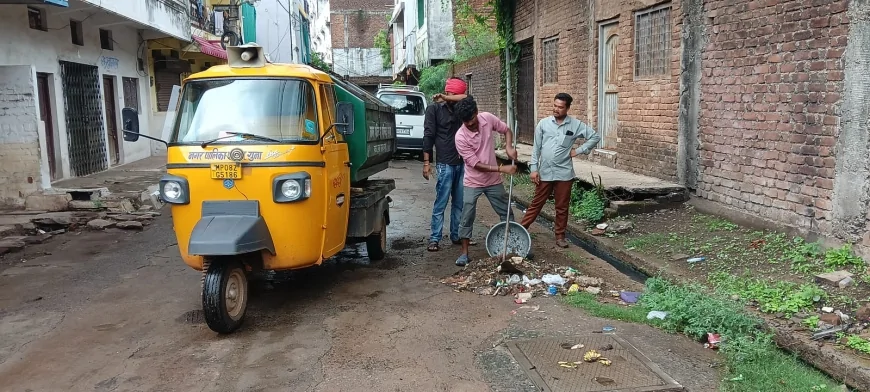 सीएमओ के हस्तक्षेप से एक माह बाद हटा नालियों का कचरा