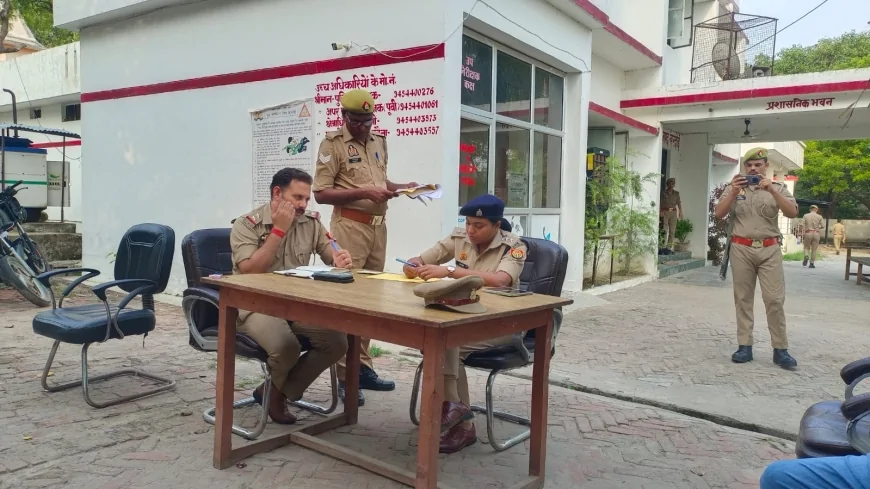 कछौना कोतवाली परिसर में पीस कमेटी बैठक संपन्न