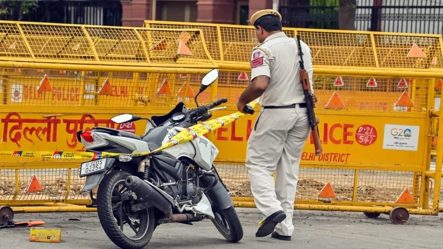 दिल्ली में पुलिस थाने के अंदर चली गोली, सब-इंस्पेक्टर ने सर्विस रिवॉल्वर से की आत्महत्या