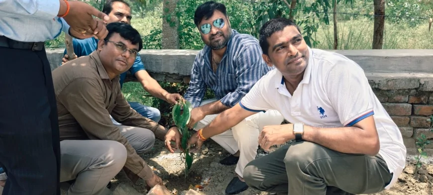 युवा नेता संचित अग्रवाल ने नौनिहालों के साथ किया पौधारोपण कर दिया पर्यावरण की रक्षा का संदेश