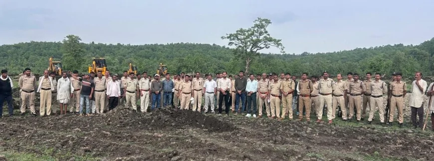 कलेक्टर के निर्देश पर 120 बीघा वन भूमि अतिक्रमण मुक्त, 5 जेसीबी से चला बुलडोजर अभियान