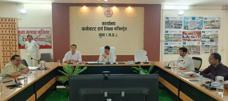 नीति आयोग के सूचकांकों में बेहतर प्रदर्शन के लिए सभी विभाग समन्वय से करें कार्य : कलेक्टर