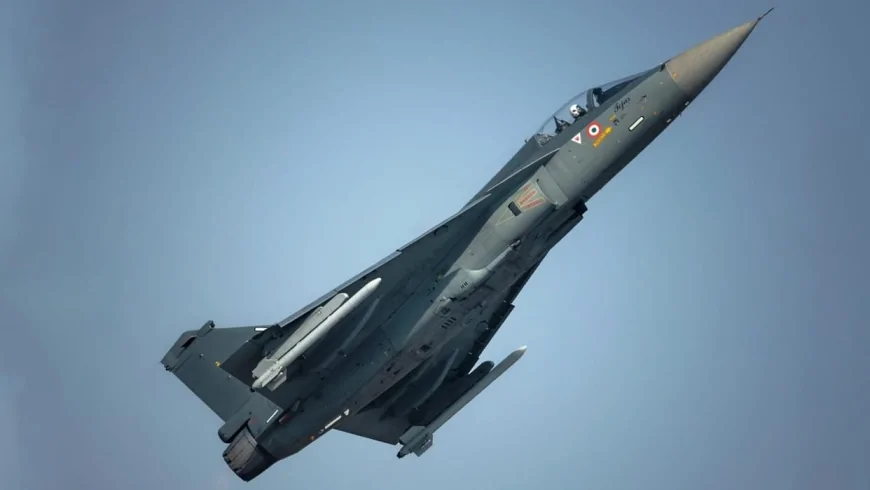 वैश्विक मंच पर बढ़ेगा भारत का रक्षा दम, फार्नबरो एयर शो में दिखेगी तेजस की ताकत, कोच्चि में जुटेंगी 40 देशों की नौसेनाएं