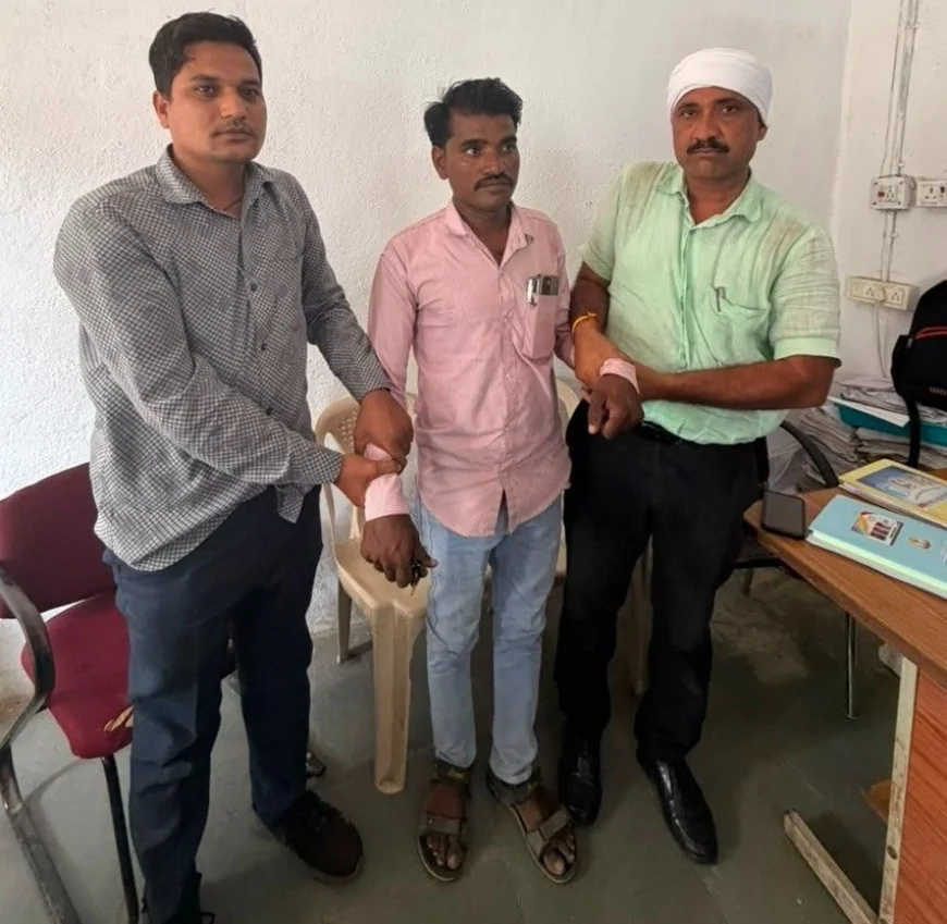 राजगढ़ में लोकायुक्त की बड़ी कार्रवाई: 10 हजार रुपये की रिश्वत लेते रोजगार सहायक रंगे हाथ गिरफ्तार